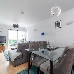 Apartment Stylish Chic Retreat: 1-bed, Near Canary Wharf, London